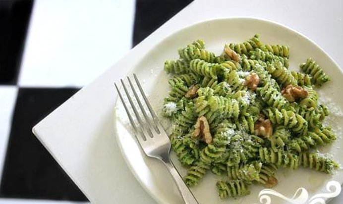 Паста с соусом Песто из капусты кале и грецких орехов