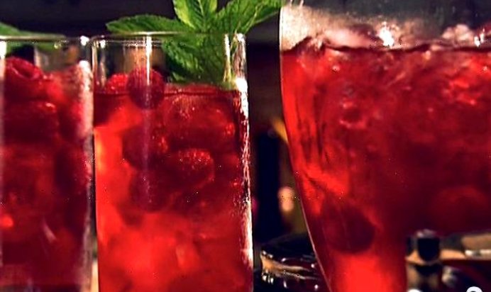 Пунш из ягод и мяты