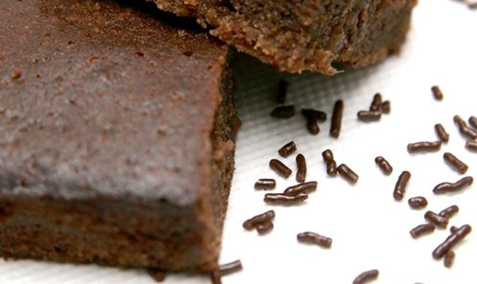 Шоколадные пирожные с черносливом