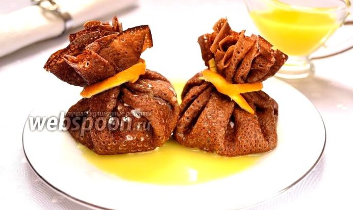 Шоколадные блины с сюрпризом и с апельсиновым соусом