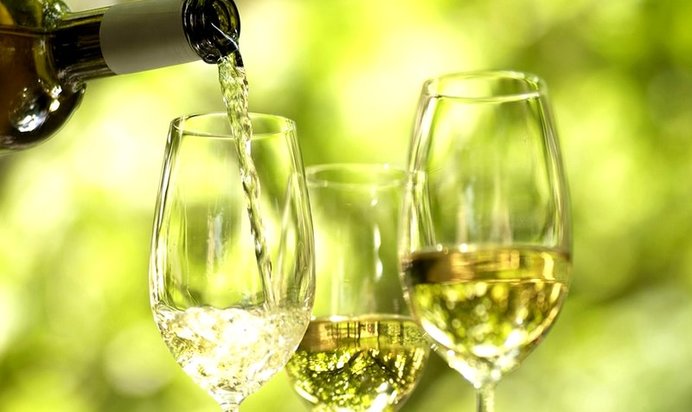 Белое вино полусладкое