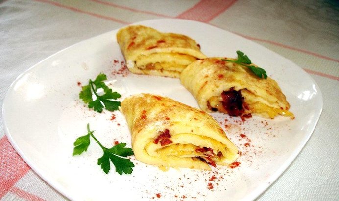 Омлет с вялеными помидорами и сыром