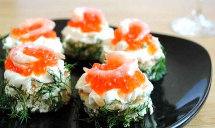 Бутерброды с красной икрой