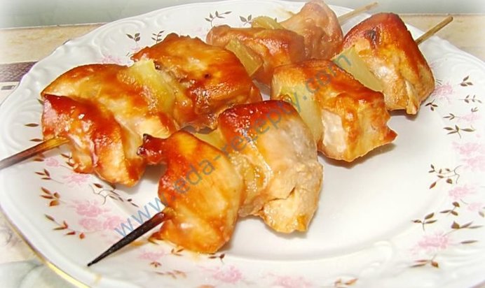 Куриный шашлык на шпажках
