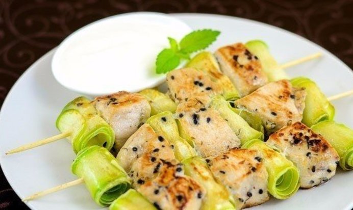 Куриная грудка с кабачками