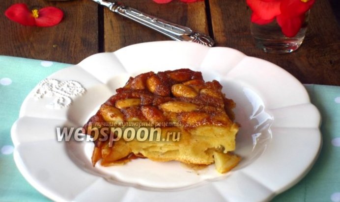 Шарлотка из айвы с карамелизированным миндалём