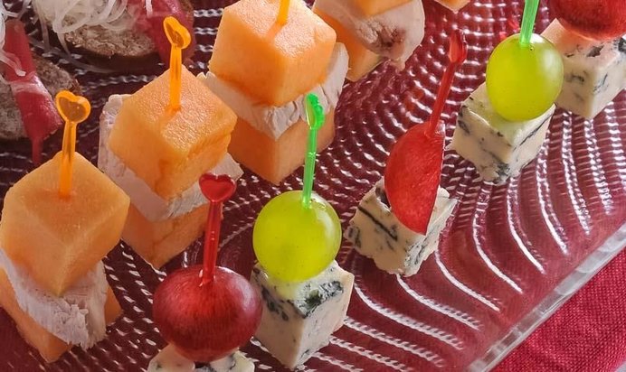 Виноград с голубым сыром