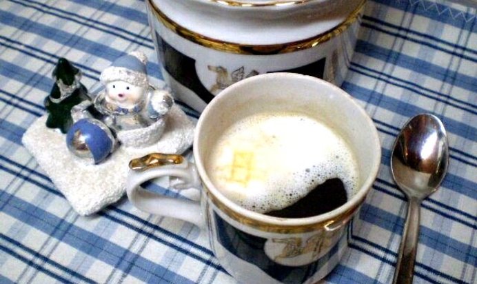 Кофе с корицей перцем и мороженым