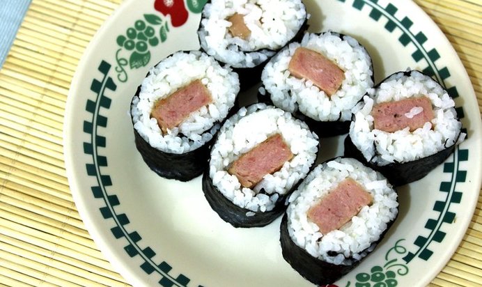 Роллы с колбасой