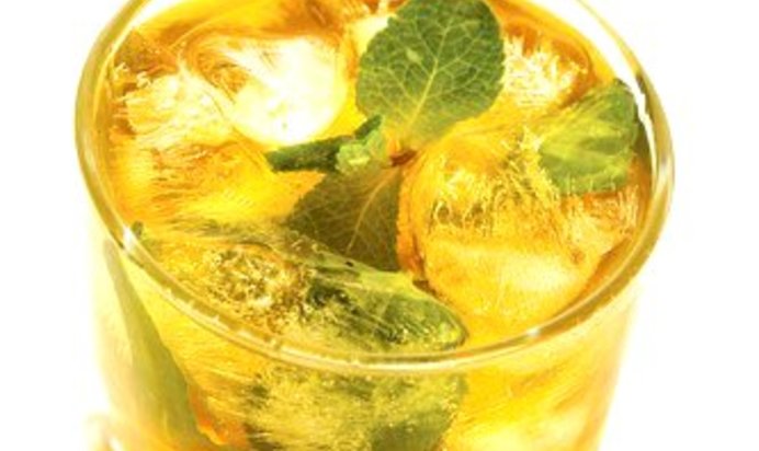 Холодный мятный зеленый чай с саке