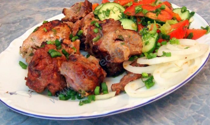 Шашлык из свинины с помидорами и луком