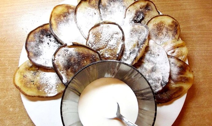 Оладьи со сливой