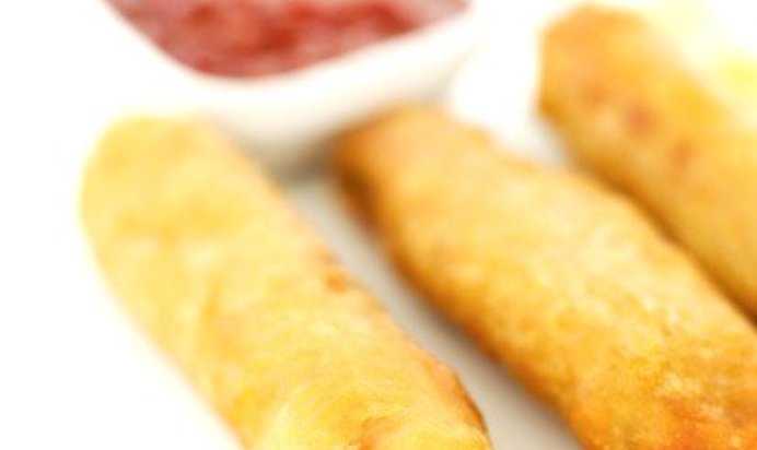 Китайские весенние роллы с креветками и бобовыми проростками