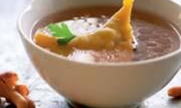 Бульон с ушками из лесных грибов