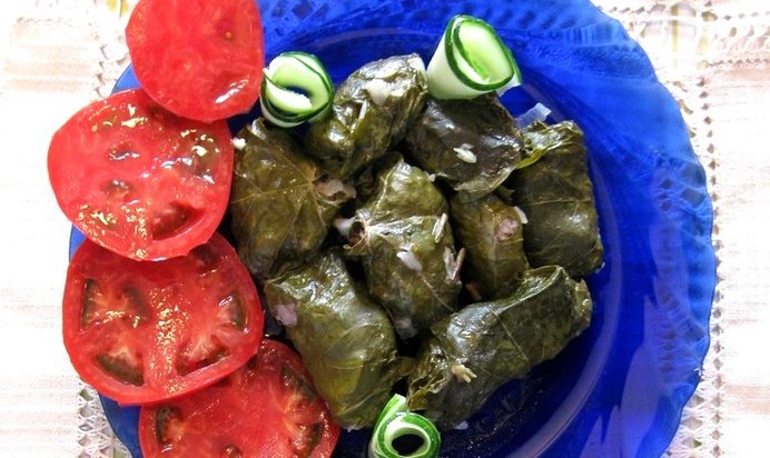 Долма из свежих листьев винограда