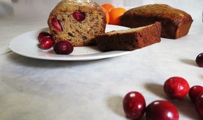 Банановый хлеб с клюквой