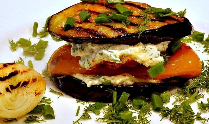 Слоеное овощное пирожное