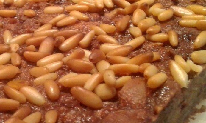 «Торта ди пане» – сладкий пирог из старого хлеба, изюма, какао и орехов