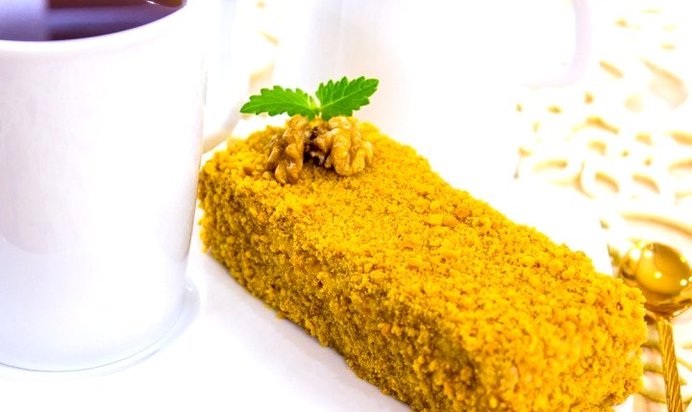 Медовое пирожное