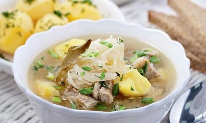 Щи из кислой капусты со свининой