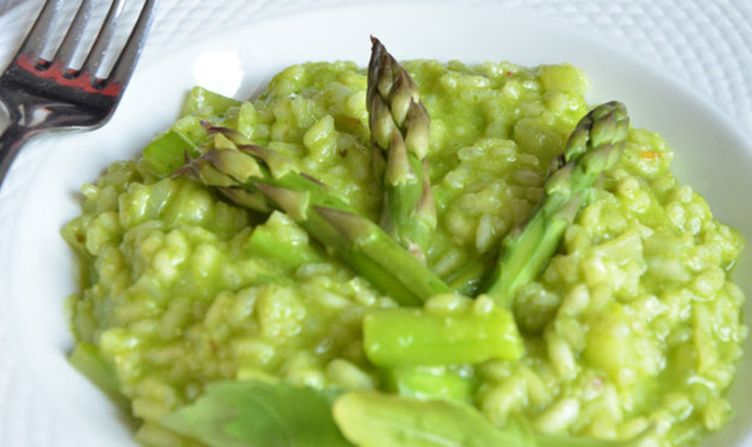 Ризотто с рукколой и спаржей