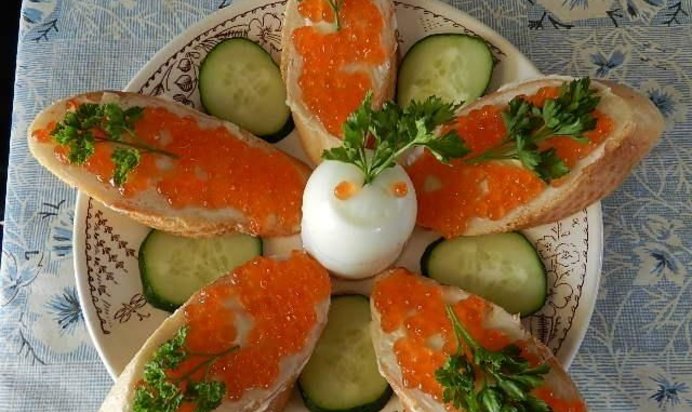 Бутерброды с красной икрой