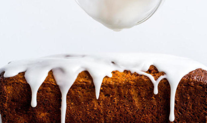 Кекс с грейпфрутом, маком и йогуртовой глазурью