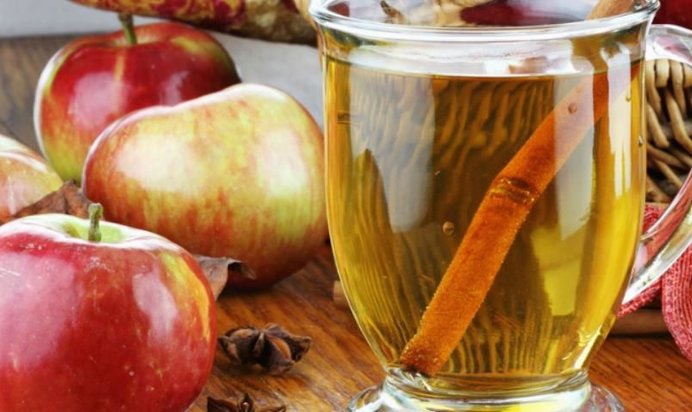 Чай с яблоками и корицей
