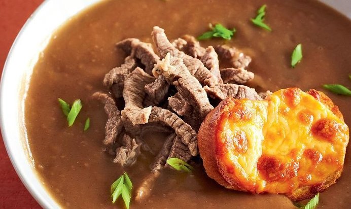 Пивной суп с чеддером и чесночными гренками