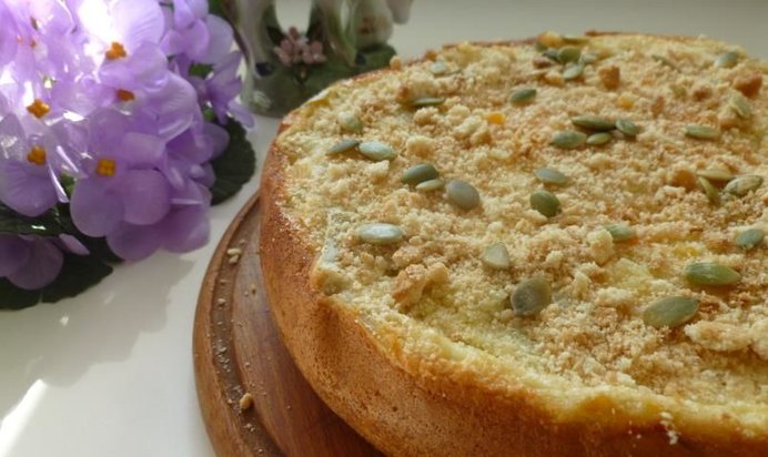 Шарлотка с тыквой и печеньем