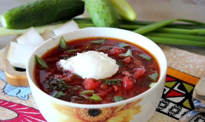 Летний борщ со свекольными листьями