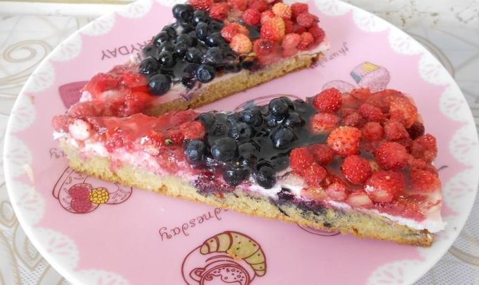 Шарлотка-пирог с лесными ягодами