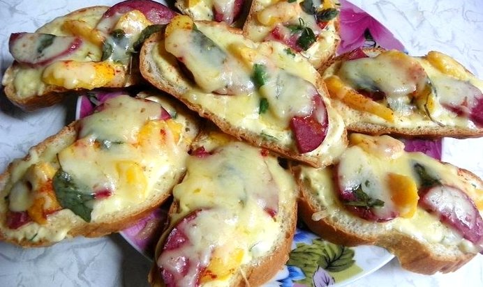 Горячие бутерброды с персиками