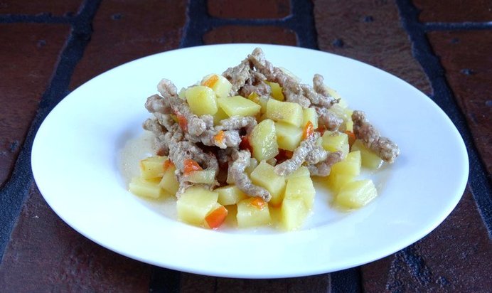 Овощи с фаршем в мультиварке