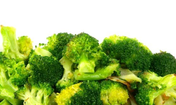 Брокколи с белым вином, чесноком и цитрусовой цедрой