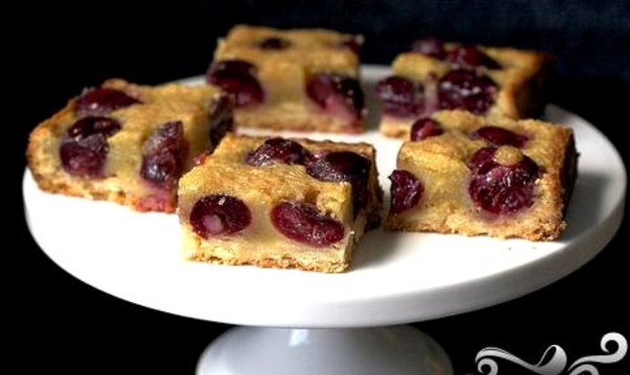 Пирожные с вишней