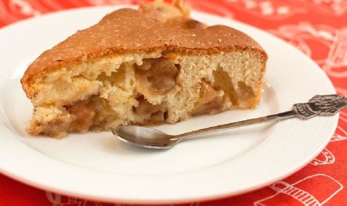 Шарлотка с яблоками