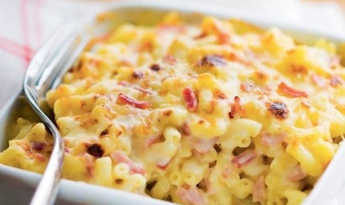Макаронная запеканка с ветчиной и сыром