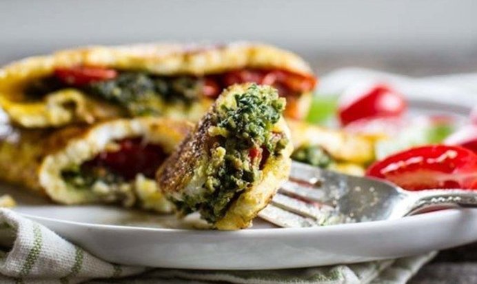 Омлет с соусом Песто