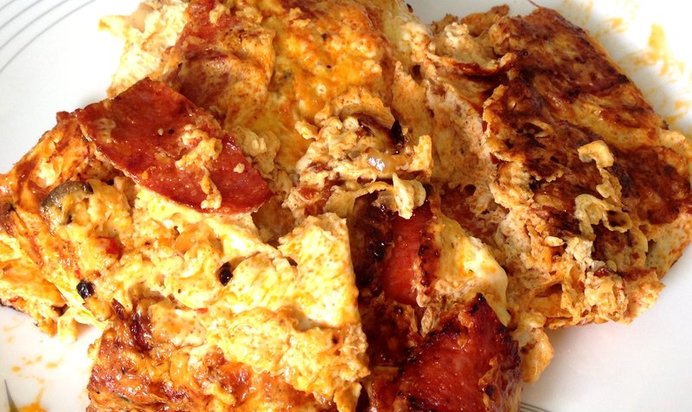 Омлет с чоризо и красным перцем