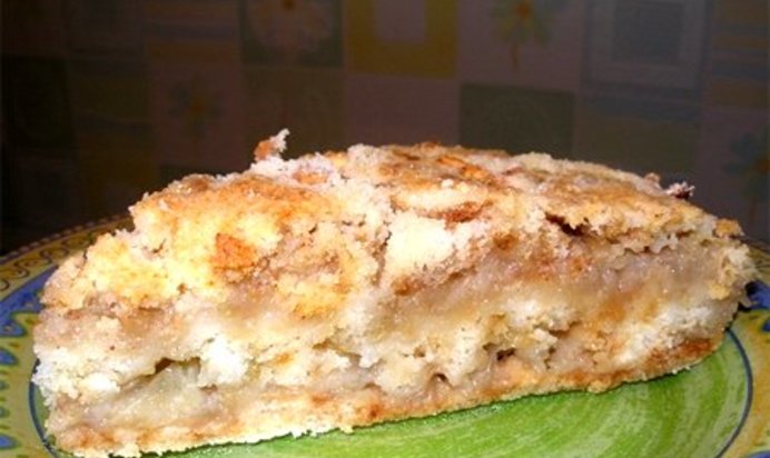 Шарлотка с тертыми яблоками