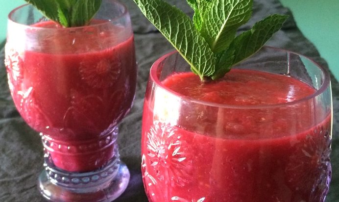 Смузи из ананаса с малиной