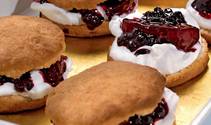 Песочные пирожные с абрикосами