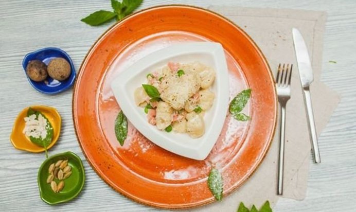 Итальянские картофельные клецки ньокки с ветчиной