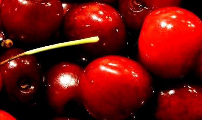 Диетическая творожная запеканка с вишней