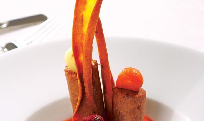 Праздничный борщ с мясным рулетом