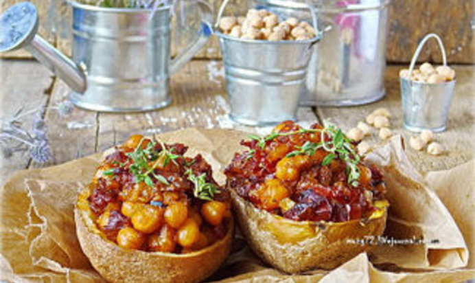 Пикантная картошка с нутом, вялеными томатами и песто rosso