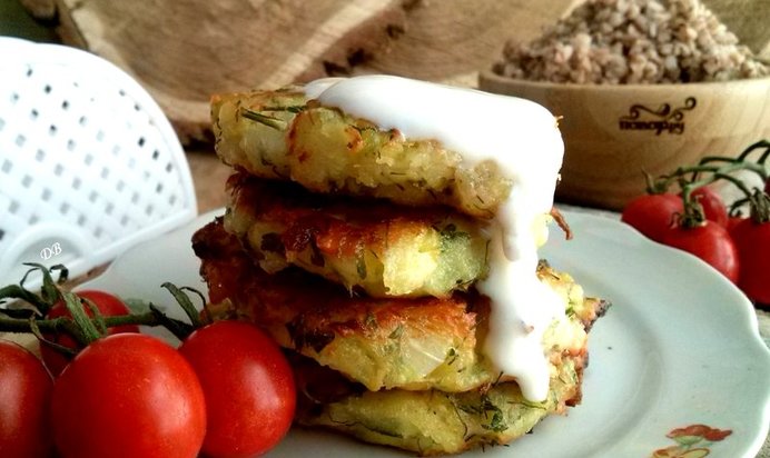 Оладьи из кабачков с сыром и чесноком