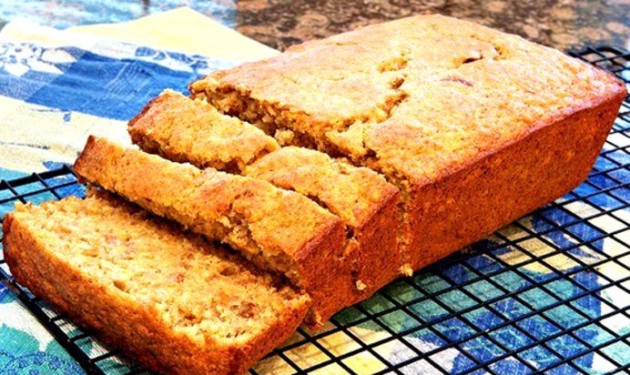 Кекс с вареньем и сметаной