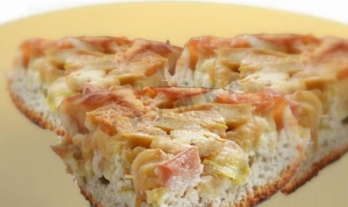 Шарлотка с творогом в мультиварке